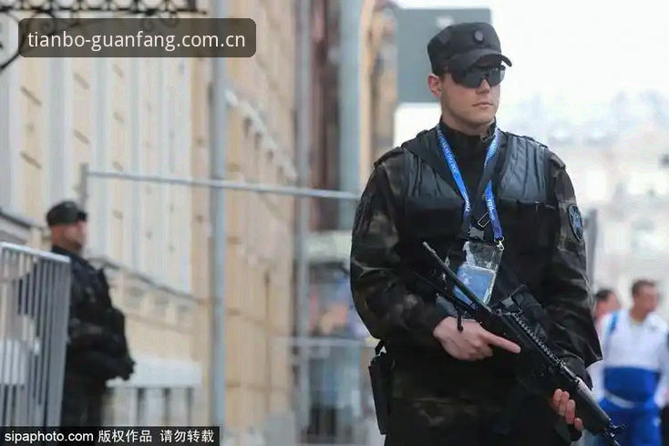 天博移动端 世界杯安保策略调整深度分析:英国警员缩编背后的体育赛事管理逻辑
